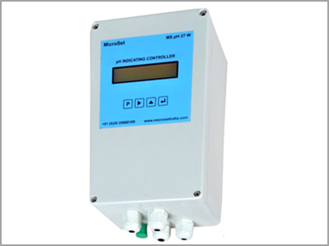 pH Indicating Controller Transmitter weatherproof